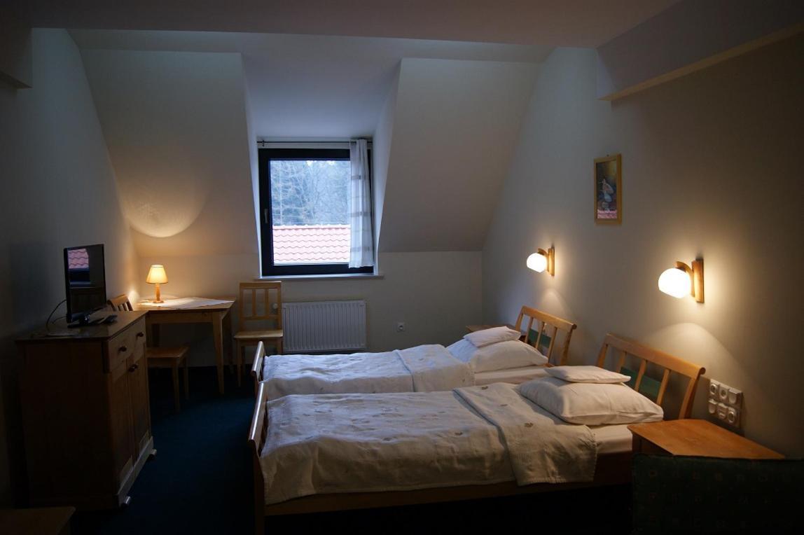 Pan Dom Pracy Tworczej W Wierzbie Wierzba Exteriör bild